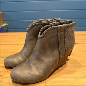 Report Women's Ankle Boots in Taupe